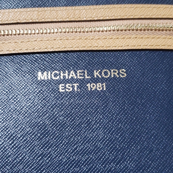 Michael Kors Large Wristlet - Picture 6 of 8